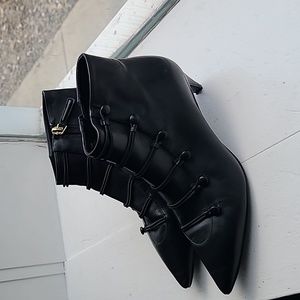 Nine West Black leather heeled bootie size 7.5